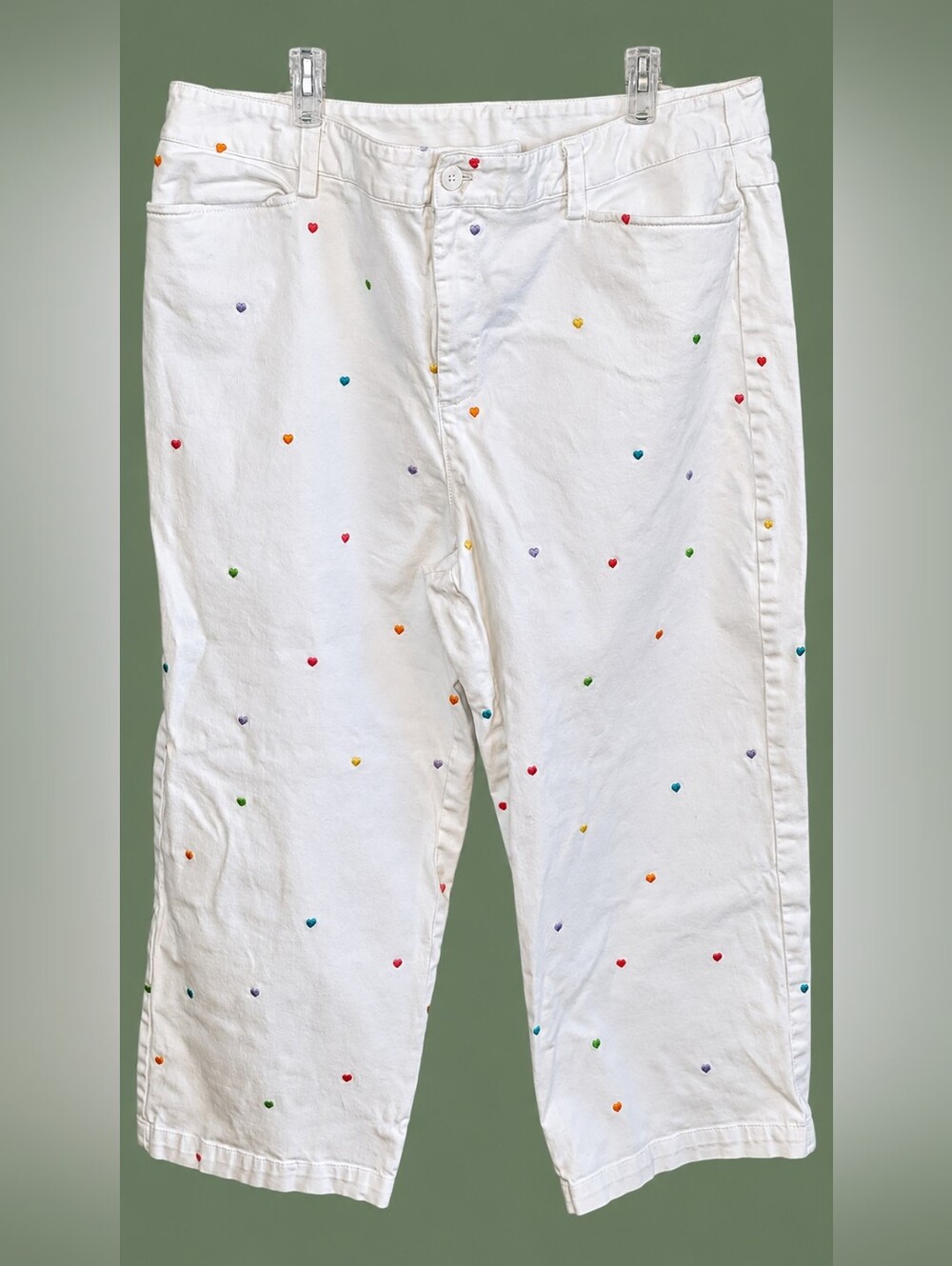 White Embroidered Heart Capri Pants